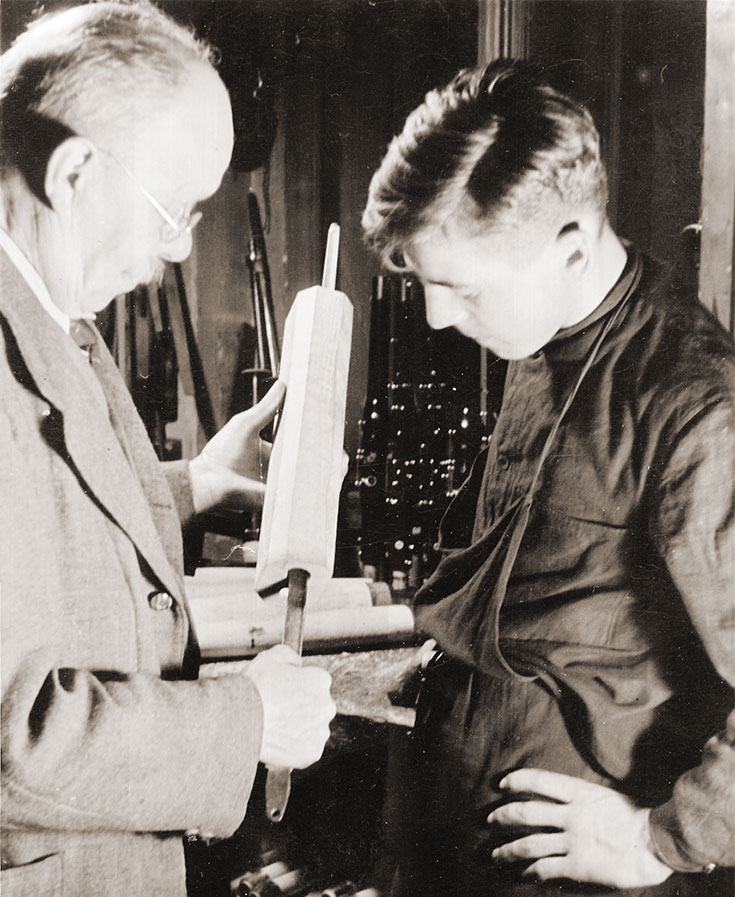 Vinzenz Püchner with apprentice, Graslitz, around 1938